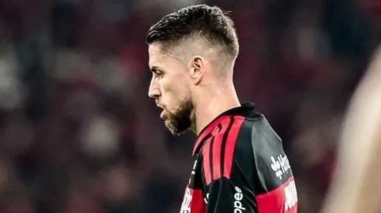 O meia JorginhoGilvan de Souza / Flamengo