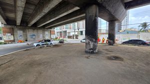 Viaduto de Jacarecica após remoção de pessoas em situação de rua - Foto: Beto Macário/ Secom Maceió