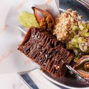 Imagem Mil folhas de língua, linguiça de peixe e muito sabor no novo restaurante Maravela