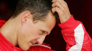 Fórmula 1 - GP do Brasil, 2005: o piloto alemão Michael Schumacher, da equipe Ferrari, lamenta o 11º lugar no treino de classificação para o Grande Prêmio do Brasil, em São Paulo - Eduardo Knapp / Folhapress