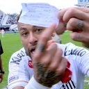 Neymar é substituído por engano em jogo do Santos e se revolta com arbitragem - Reprodução / Premiere / TV Globo