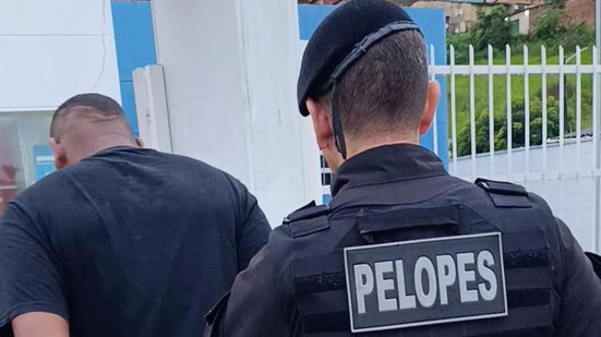 Suspeito já acumula duas passagens pela polícia por envolvimento em homicídios. - Foto: Ascom PM