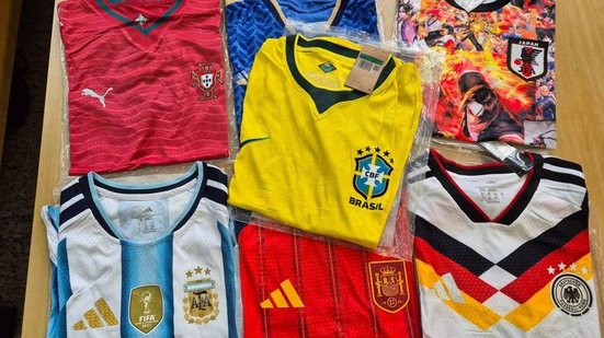 Receita Federal apreende camisas de times e seleções - Divulgação / Receita Federal