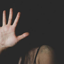 Mulher foi encontrada em estado emocional abalado e confirmou que estava sendo mantida contra a própria vontade - Foto: Freepik