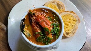 Imagem Sopa tailandesa de camarão com mexilhões e muitos outros sabores da chef Thaísa de Mello