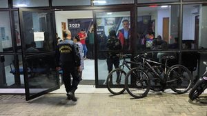 Os suspeitos foram conduzidos à Central de Flagrantes para passar pelos procedimentos cabíveis. - Foto: Ascom Semsc.