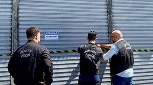 Fiscalização identificou CNPJ baixado, ausência de alvarás e extintores vencidos, colocando em risco consumidores e trabalhadores - Foto: Secom Maceió