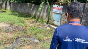 Efluentes sem tratamento são provenientes de condomínio da região e estavam sendo jogados diretamente no Riacho do Silva - Foto: Ascom Iplam