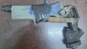 A PM apreendeu uma imitação de pistola e um facão no local do sequestro - Divulgação / PM