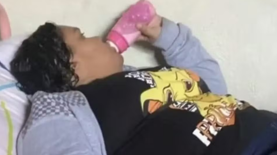 Amanda Maria Souza de Oliveira, mulher que fingia ser uma criança de 12 anos - Reprodução / Redes sociais