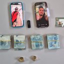 Imagem Polícia apreende iPhones, anéis de ouro e R$ 20 mil no momento da prisão do influenciador PTK