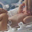 Bebê é cuidado em incubadora de UTI neonatal - Fabio Rodrigues Pozzebom / Agência Brasil