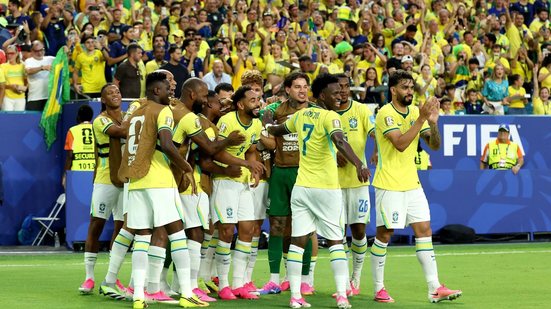 Brasil castiga Escócia e vai ao mata\u002Dmata da Copa com o primeiro lugar do grupo
