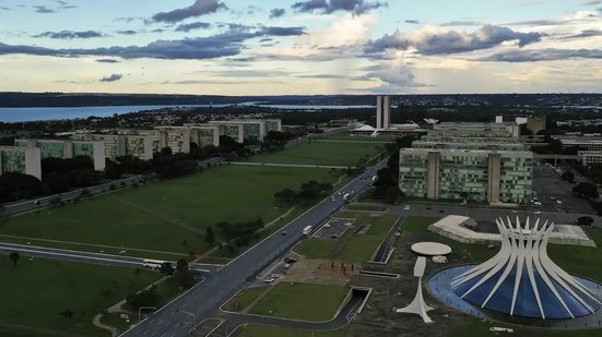Imagem Governo define horário de expediente em jogos do Brasil na Copa