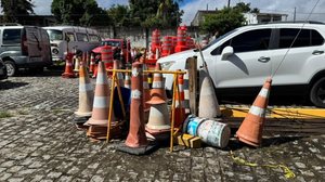 Imagem DMTT apreende cones e cavaletes utilizados indevidamente no São João