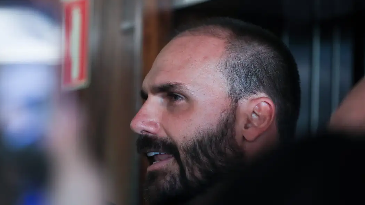 PGR pede condenação de Eduardo Bolsonaro por coação no STF