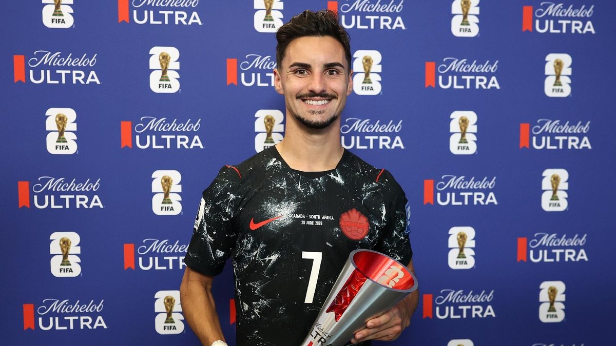 Herói do Canadá na Copa fala português e perdeu pais em um ano