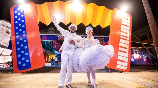 Com muita música, dança e tradição, o Arrasta Pé do São João Massayó reúne artistas locais em um grande cortejo cultural pelas ruas do Jaraguá, abrindo oficialmente as festividades juninas de Maceió. - Foto: Itawi Albuquerque/Secom Maceió