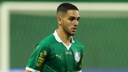 Palmeiras rescinde contrato de promessa da base, que assina com o Ceará