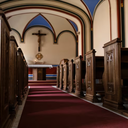 Temendo pela própria segurança e pela integridade das crianças, mulher procurou proteção em uma igreja - Foto: Freepik