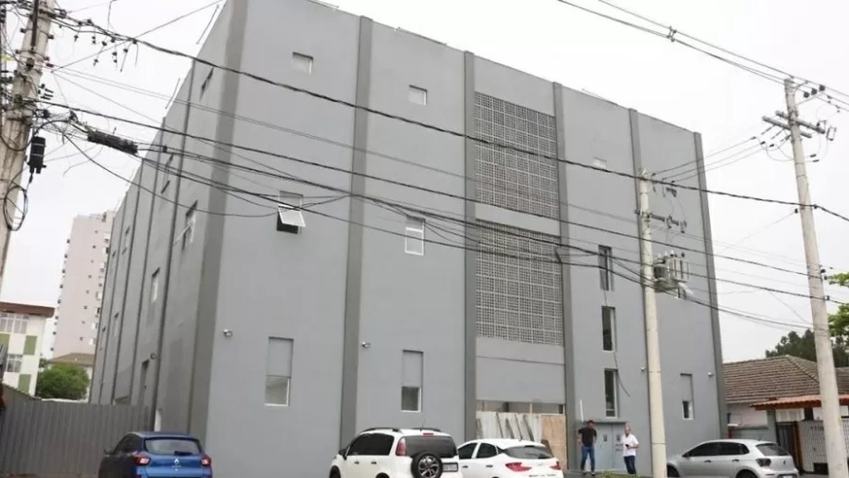 Atendente do IML é preso por transferir dinheiro com celular de morto em SP