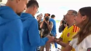 James Rodríguez se envolve em polêmica após supostamente negar foto à filha do presidente da Colômbia - Reprodução / X