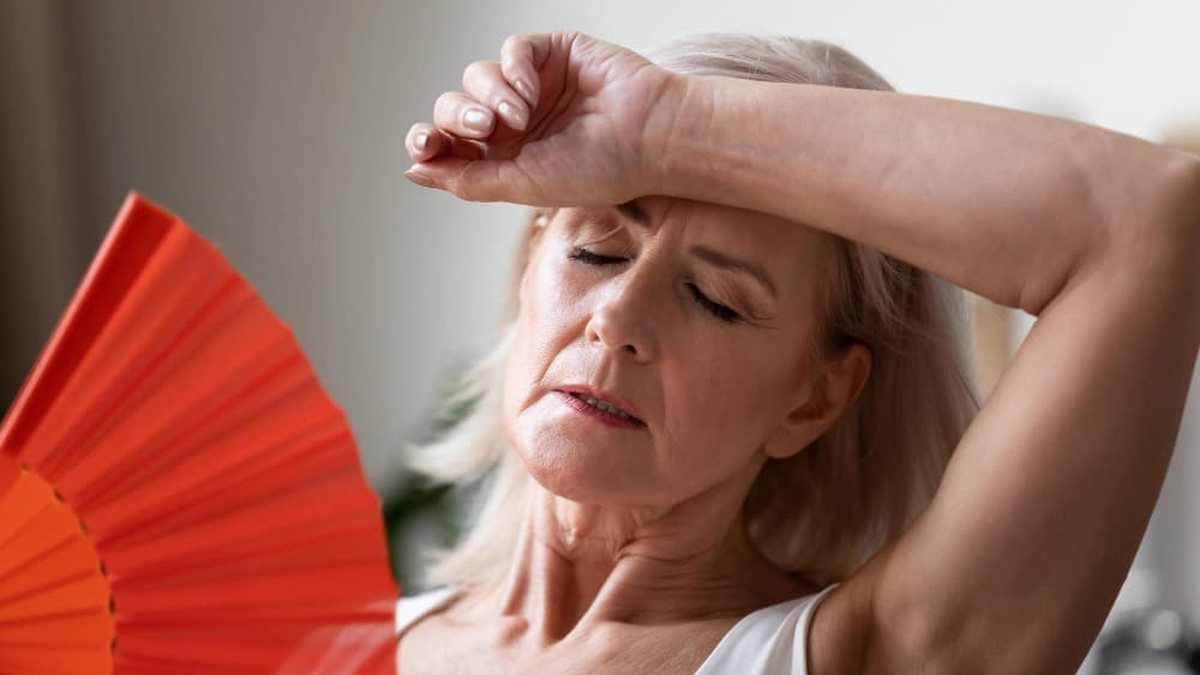 Anvisa aprova primeiro remédio não hormonal contra ondas de calor na menopausa