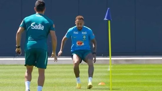 Neymar tem treinado com o grupo e deve estrear contra Escócia - Reprodução / CBF TV