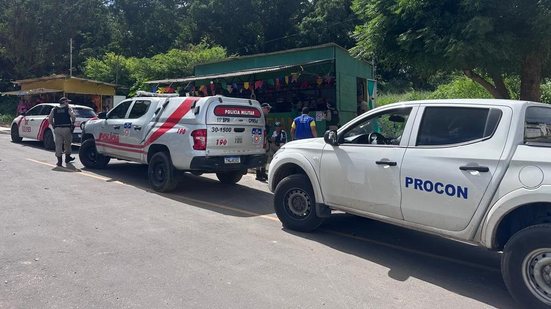 PM participa de operação contra o comércio irregular de fogos de artifício em Penedo - Divulgação / PMAL