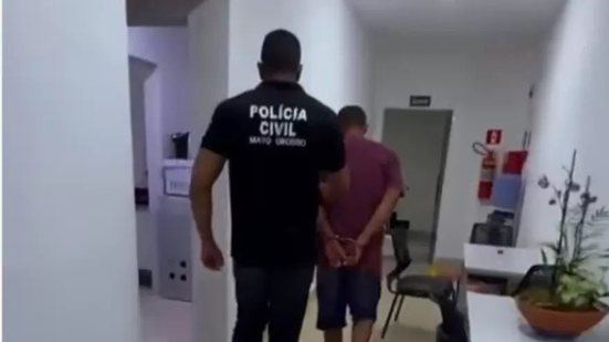 Momento em que pai suspeito de matar a filha, Olga Beatriz Santos da Silva, é preso no MT - Reprodução / Polícia Civil MT
