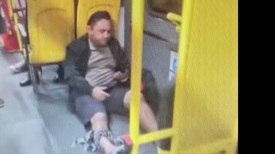 Imagem Passageiro de ônibus é baleado em meio a conflito entre policiais e Comando Vermelho no Rio