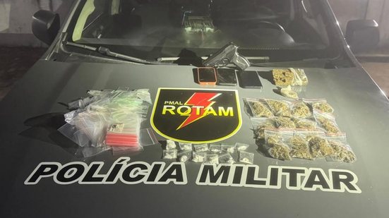 Polícia Militar apreende drogas e captura foragido da Justiça em Maceió - Foto: PM