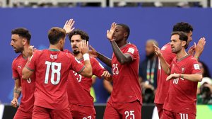 Jogadores portugueses foram a campo com uma fita especial no pulso contendo os nomes de todos os convocados e o de Jota - FIFA