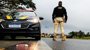 Segundo a PRF, aproximadamente 1.400 veículos e 1.800 pessoas foram fiscalizados ao longo dos cinco dias de ação. - Foto: PRF