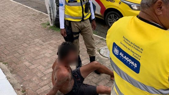 Homem foi detido e conduzido à Central de Flagrantes em Maceió - Guarnição Operacional / Ronda no Bairro