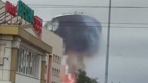 Ataque de drone faz teto de refinaria 'voar pelos ares' em Moscou - Reprodução / X