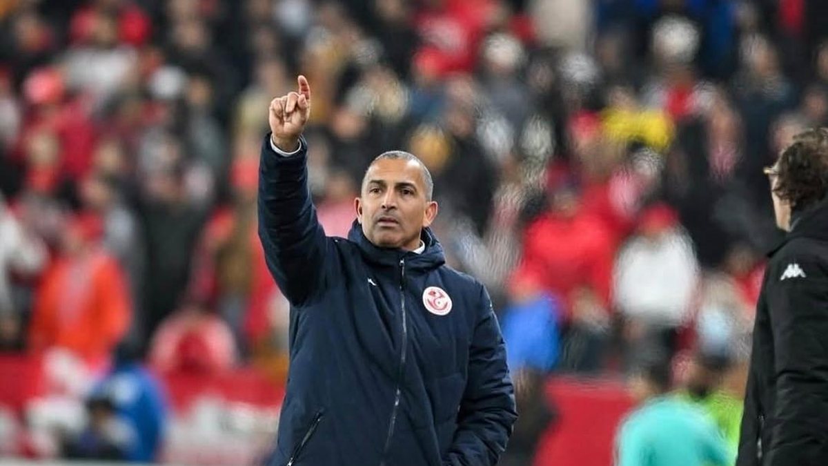 Seleção demite técnico durante a Copa do Mundo após derrota em estreia