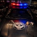 Foram apreendidos um revólver calibre .357 com sete munições deflagradas, 370 gramas de crack, 15 gramas de maconha, uma balaclava e uma mochila preta. - Foto: PM