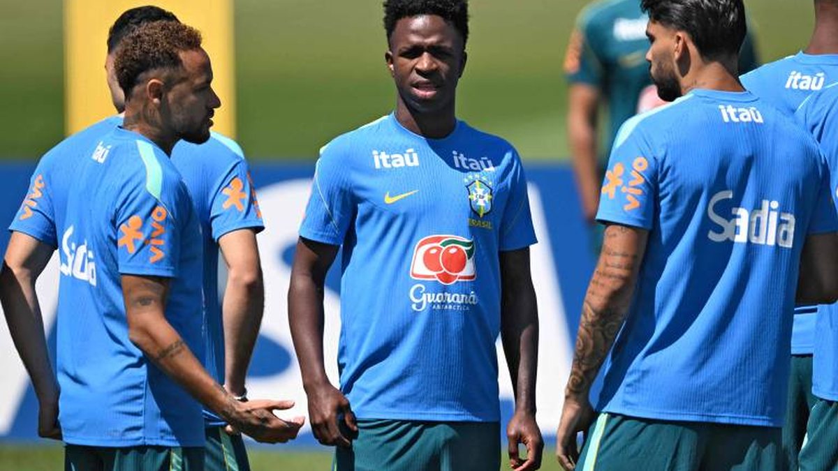 Brasil na Copa: Ancelotti poupa sete titulares em treino com Neymar à disposição