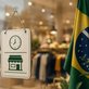 Shoppings d terão horários e programação especial hoje