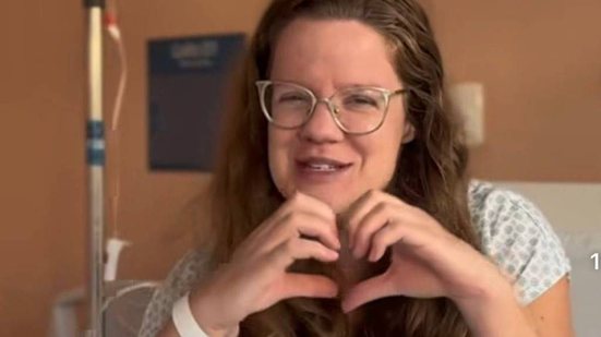 Ainda no leito hospitalar, ela postou um vídeo relatando sua experiência - Foto: Reprodução