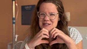 Ainda no leito hospitalar, ela postou um vídeo relatando sua experiência - Foto: Reprodução