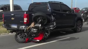Imagem Acidente com caminhonete deixa motociclista ferido e trânsito lento, na orla de Maceió