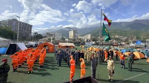 Bombeiros de São Paulo foram para a Venezuela no no final de junho para ajudar nas buscas por vítimas do terremoto - Divulgação / Bombeiros de SP