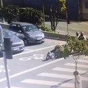 Câmera de segurança mostra momento em que policial foi baleado na Grande SP - Reprodução / Circuito de segurança