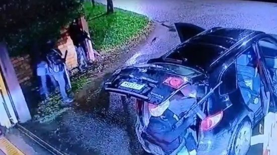 Criminosos que planejaram ataque a aeroporto de Caxias do Sul foram flagrados por câmeras de segurança - Reprodução / Redes sociais