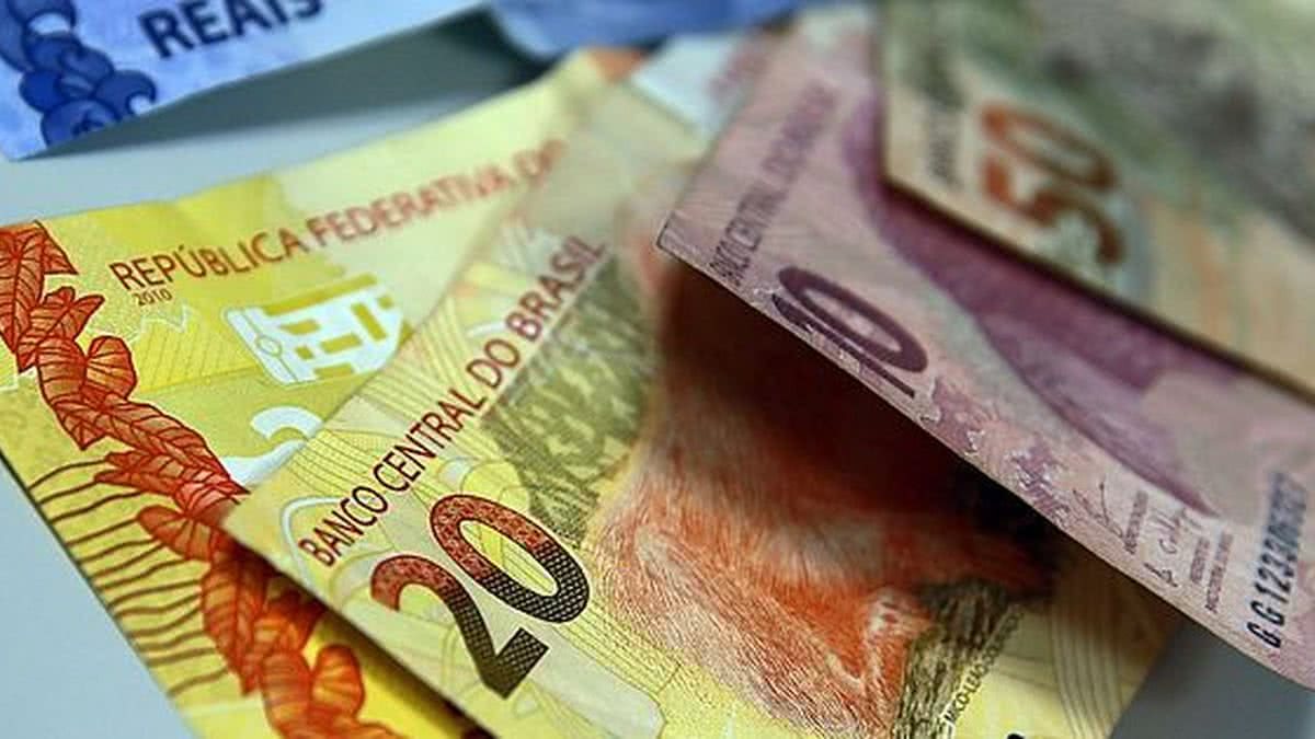 Por que as empresas costumam pagar o salário no 5° dia útil do mês?