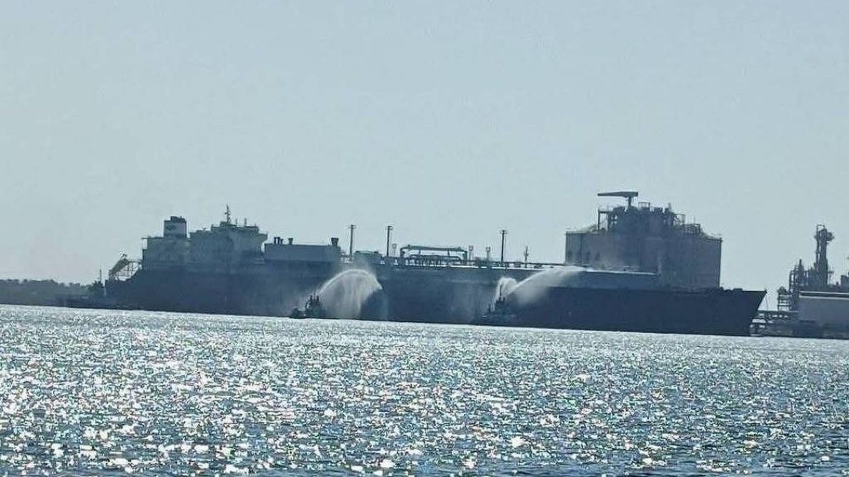 Drones atingem navio dos EUA em terminal de gás no Egito