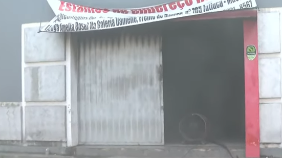 Incêndio atinge retífica desativada no Centro de Maceió e mobiliza bombeiros