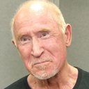 Imagem Morre ator que interpretou vilão de "Mad Max 2", aos 76 anos